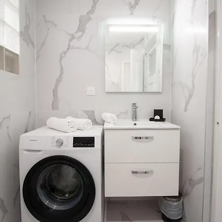 Confort, Modernite & Calme Au Port De Ницца