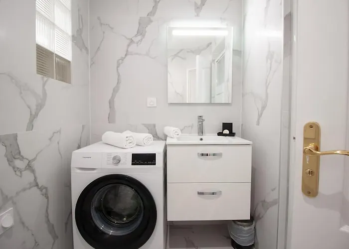 Confort, Modernite & Calme Au Port De Ницца