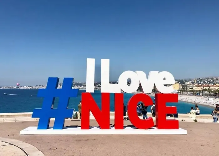 Confort, Modernite & Calme Au Port De Ницца